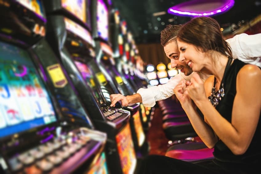 Main Togel dan Slot Toto Tergacor dengan Aman di Ugarena777