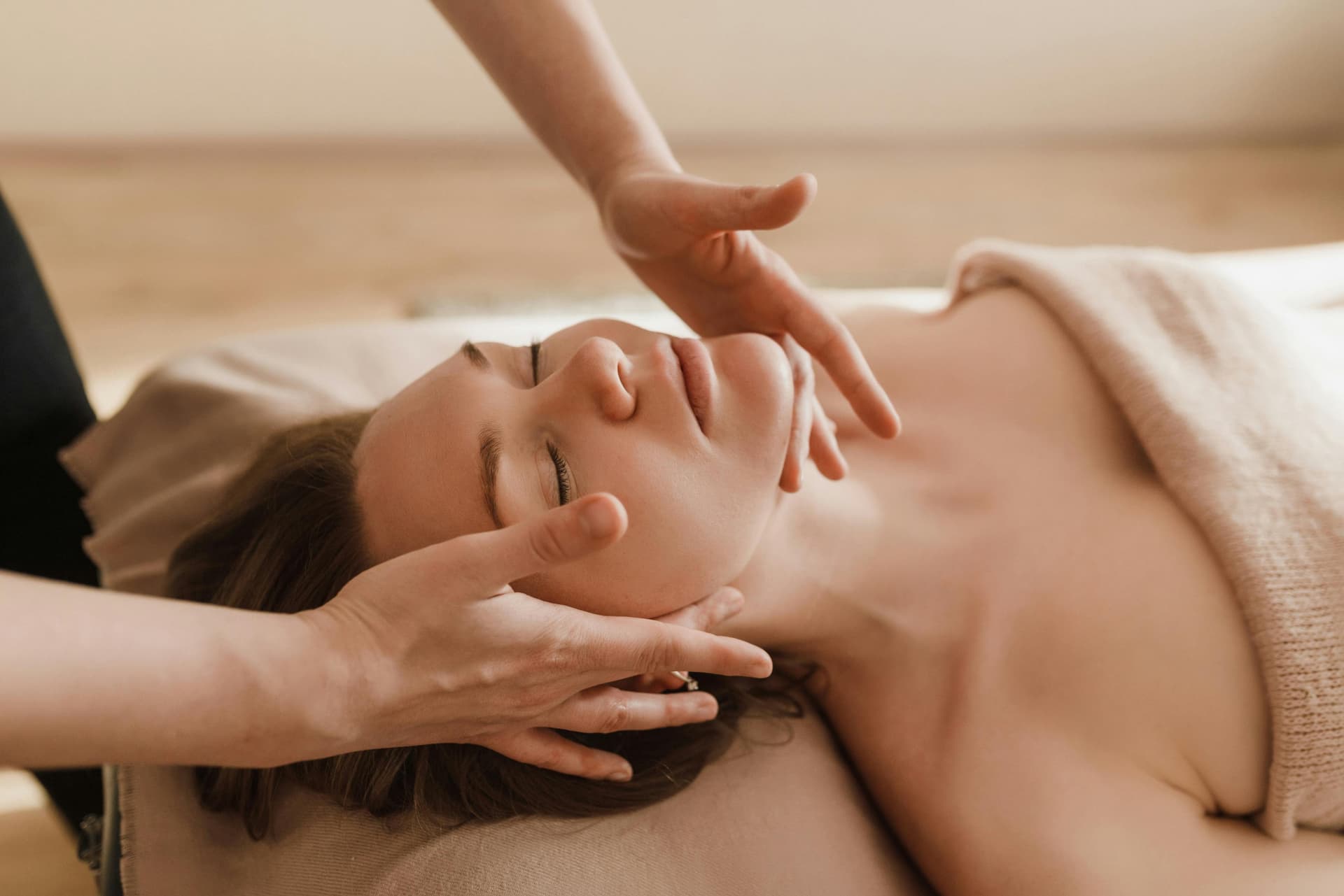 Facial spa honolulu: Advanced Hydration and Skin Renewal