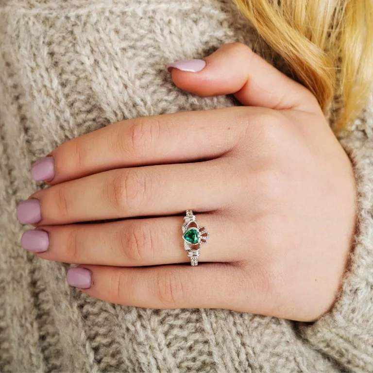 Vintage Glamour: Why the Emerald Cut Diamond Ring is Timeless