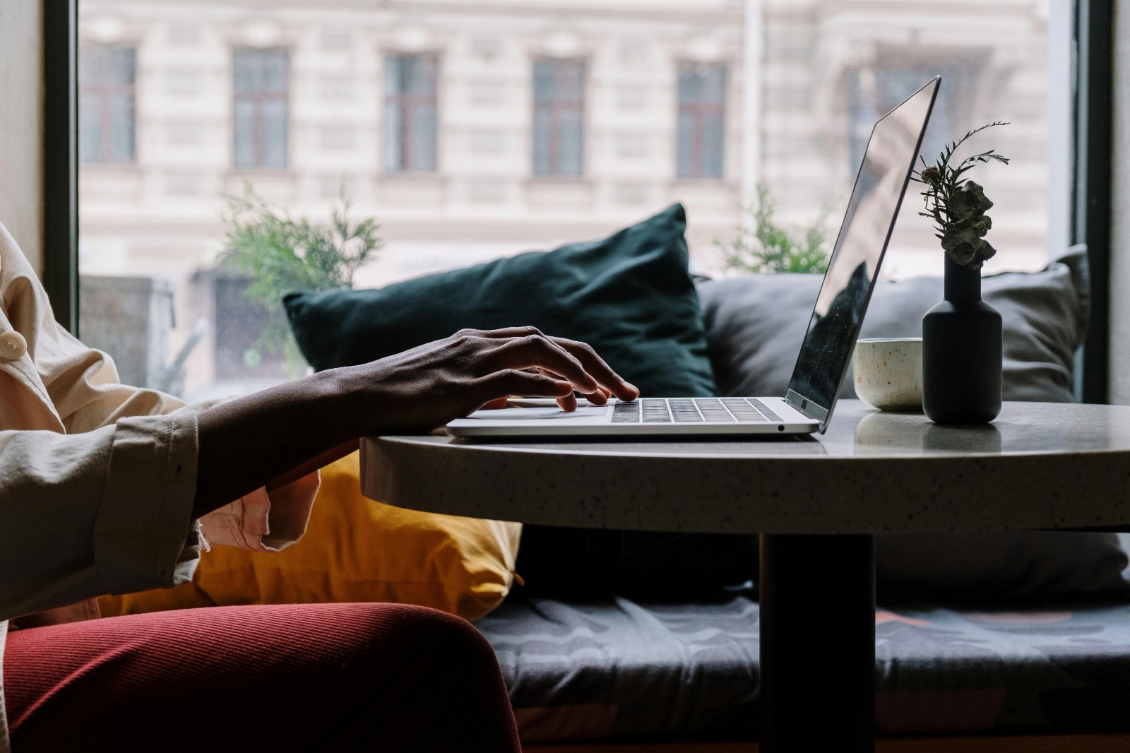 Maximize Outreach with Reliable LinkedIn Account Rental