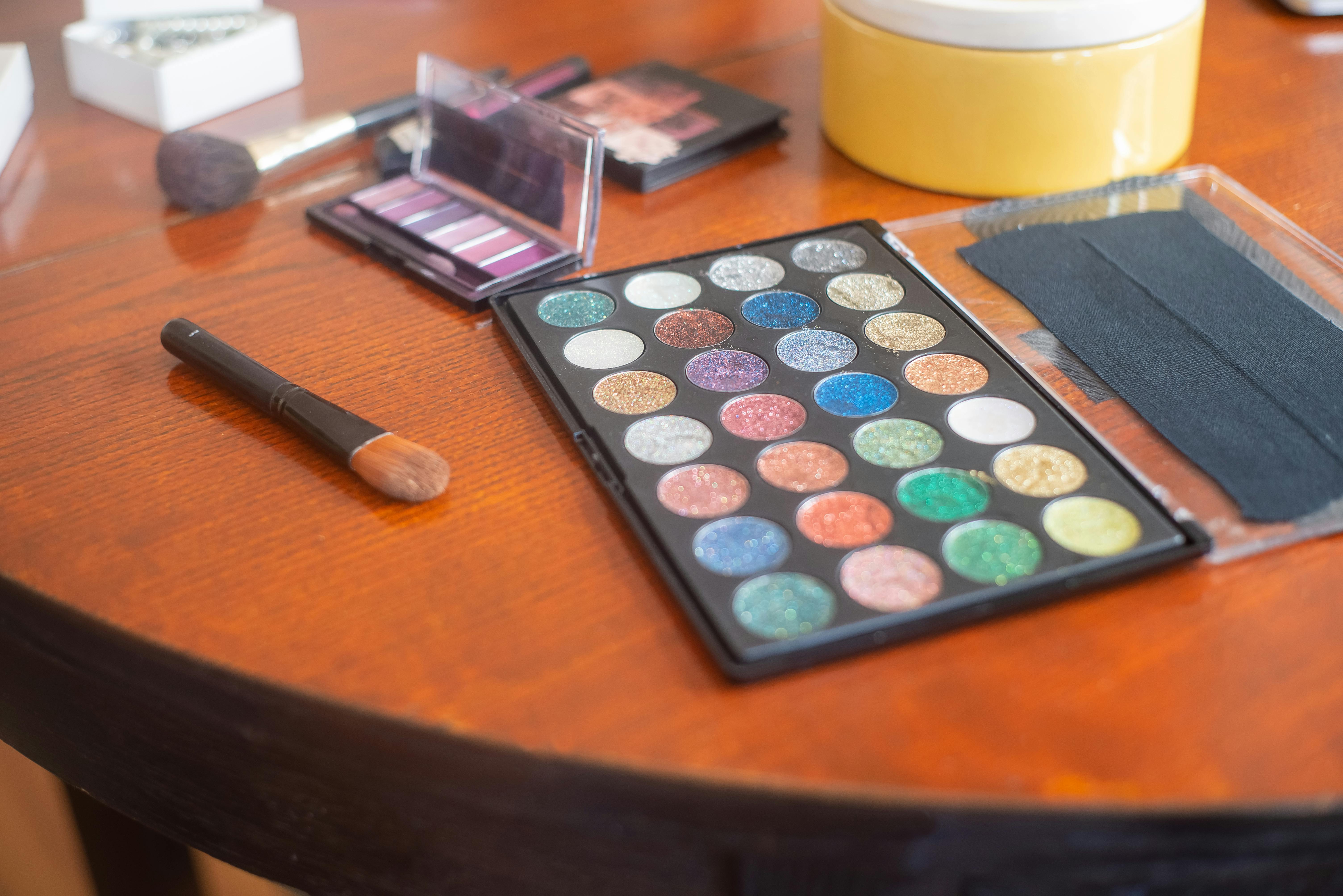 Cruelty-Free Glitter Eyeshadow Palette Designed for Every Skin Tone