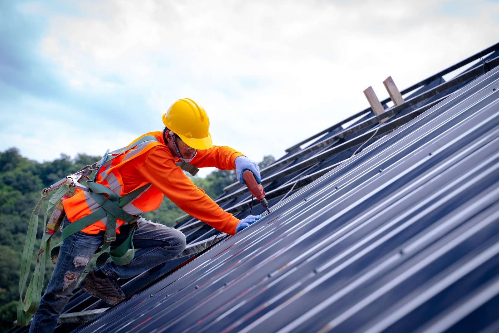 How Reliable Roofing Services Prevent Costly Repairs